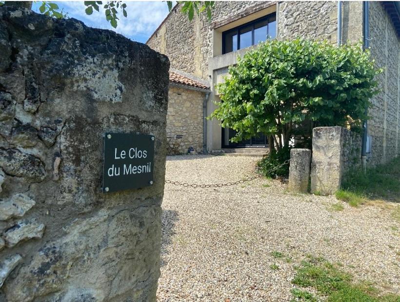Le Clos Du Mesnil, Logement Totalement Independant Le Tourne Eksteriør billede